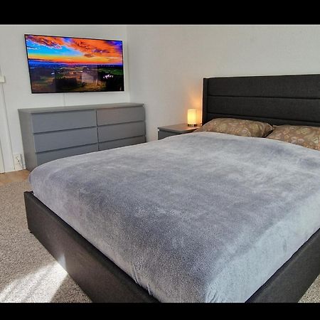 Zentrum Apartment - Oled Tv - Ps4 - Balkon - Parking Chemnitz Luaran gambar