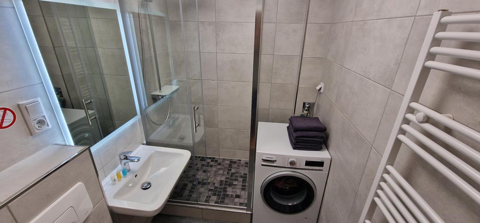 Zentrum Apartment - Oled Tv - Ps4 - Balkon - Parking Chemnitz Luaran gambar